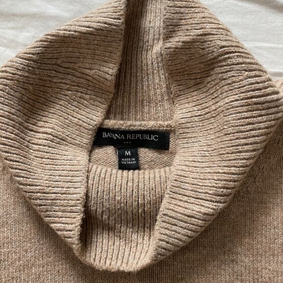 Banana Republic Factory oversized mockneck sweater, tan/camel, size M - Picture 3 of 5